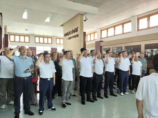 重溫入黨誓詞_600.jpg 重溫入黨誓詞_600.jpg